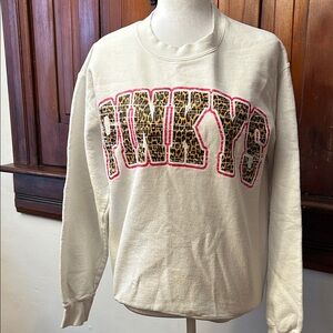 Gildan Cream Sweatshirt with Leopard Print Design